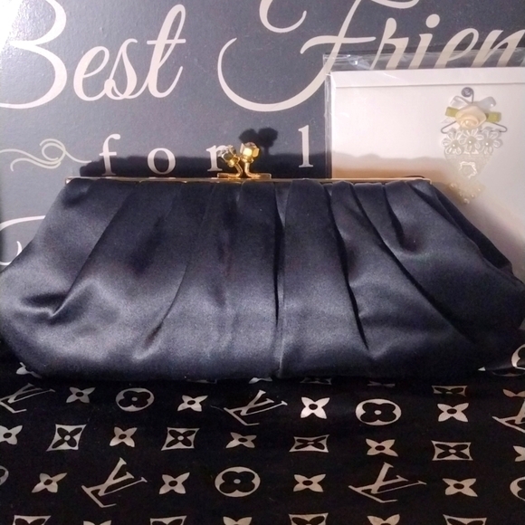 Nordstrom Handbags - NWOT Nordstrom vintage clutch with gold